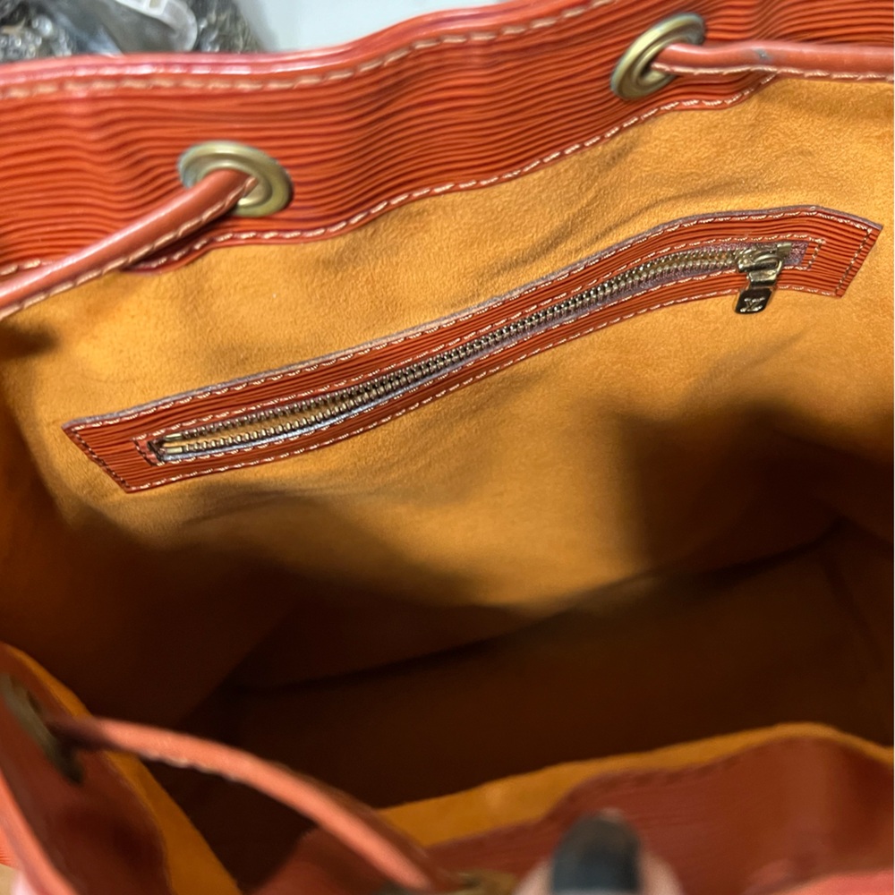 SOLD 🍂Louis Vuitton 🍂 Authenticated Vintage 1991 Epi Noe GM Brown Drawstring Bag - Picture 7 of 15